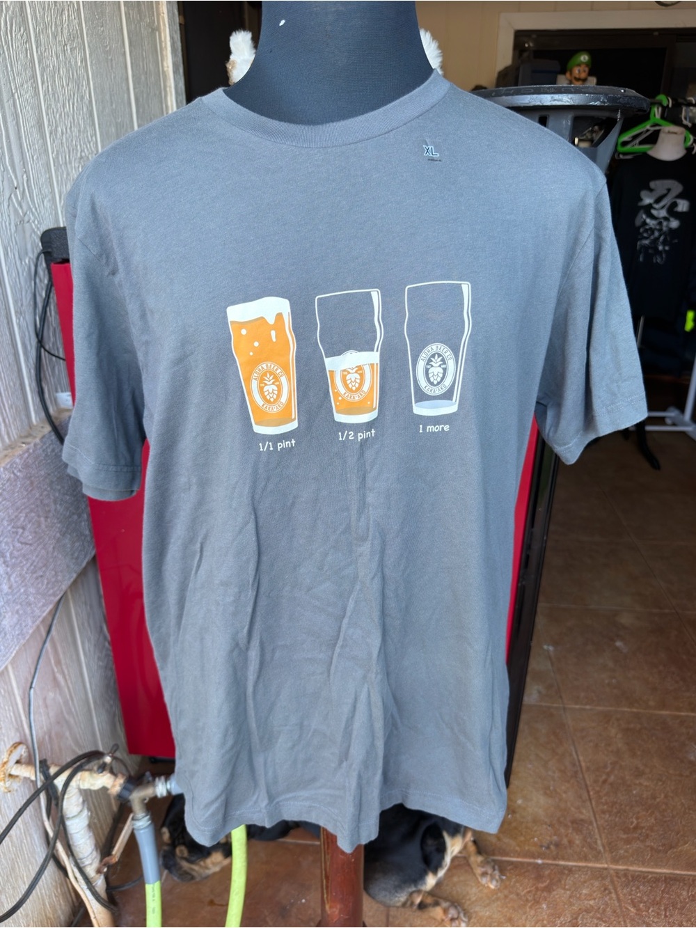 Uniqlo x Aloha Beer Company Men's XL Gray T Shirt Kaka'ako Hawaiian Drinking